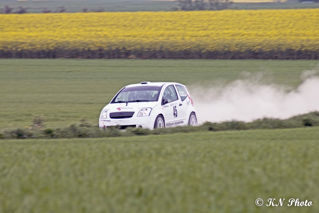 Frank Nielsen og Per Bordersen i støvet i Anderup El Rally 2016
(Foto: KN Photo)
